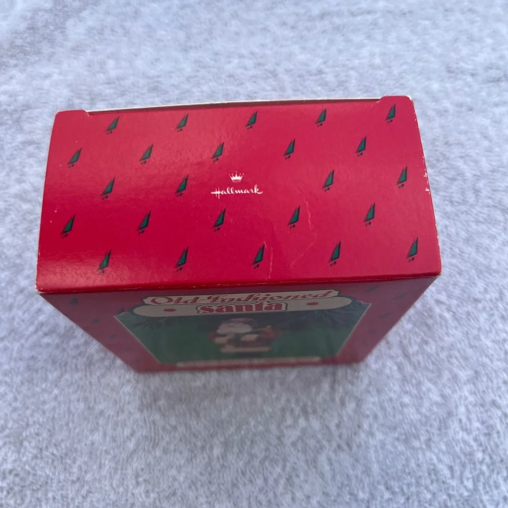 Hallmark Keepsake 1986 Old Fashioned Santa Handcrafted Ornament Boxed‎